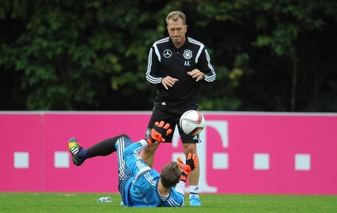07.10.2014, xfux, Fussball EM Qualifikation, Deutsche Fussball Nationalmannschaft Training in Frankfurt, v.l. Manuel Neuer (Deutsche Fussball Nationalmannschaft DFB), Torwart Trainer Andreas Koepke (Deutsche Fussball Nationalmannschaft DFB)