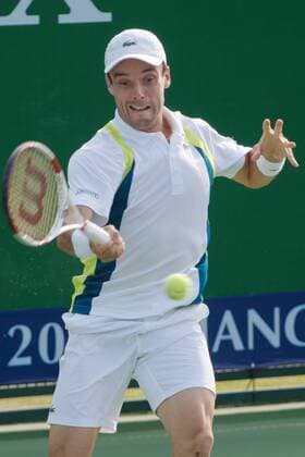 Roberto Bautista Agut of Spain returns a shot in the second round of the men s singles during the 2014 Shanghai Rolex Masters tennis tournament in Shanghai, China, 8 October 2014  20141008_44868