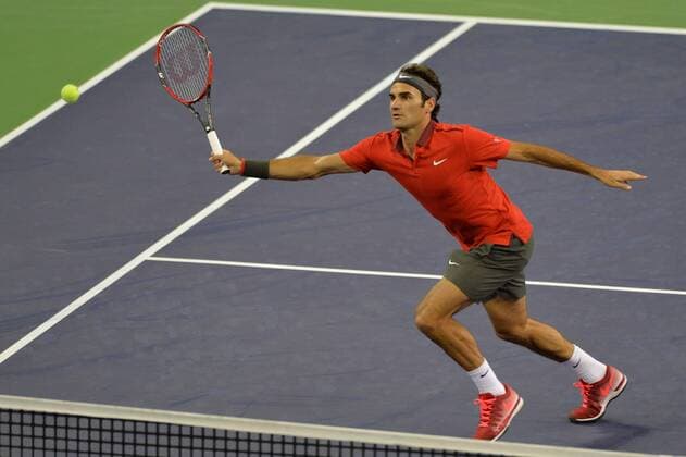Roger Federer of Switzerland prepares in the second round of the men s singles during the 2014 Shanghai Rolex Masters tennis tournament in Shanghai, China, 8 October 2014  20141008_65888