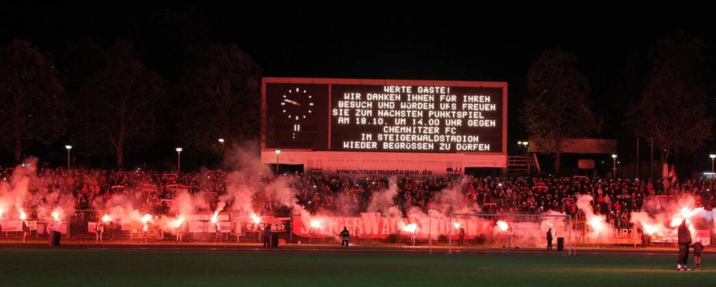 GER, 3.Liga, Steigerwald Abschiedsspiel, FC Rot Weiss Erfurt 08.10.14, Erfurt, Steigerwaldstadion, GER, 3.Liga, Saison 2014 2015, Abschiedsspiel Steigerwaldstadion Steigerwald Abschiedsspiel vor dem Umbau, FC Rot Weiss Erfurt im Bild das Spiel ist beendet, Feuerwerk taucht das Steigerwaldstadion in rotes Licht Pyrotechnik