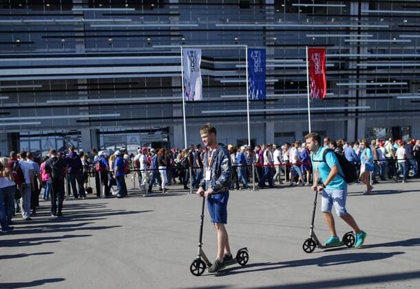 SOCHI, RUSSIA. OCTOBER 9, 2014. gather outside the Sochi Autodrom Formula One circuit ahead of the 2014 Russian F1 Grand Prix in Sochi. StanislavKrasilnikov TASS  RE151639