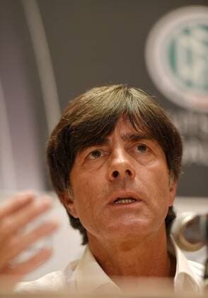 10.10.2014, Fussball Deutsche Nationalmannschaft, Pressekonferenz in Warschau (Polen) im WESTIN-Hotel. Bundestrainer Joachim Löw (Deutschland) gibt den Journalisten Auskunft. 