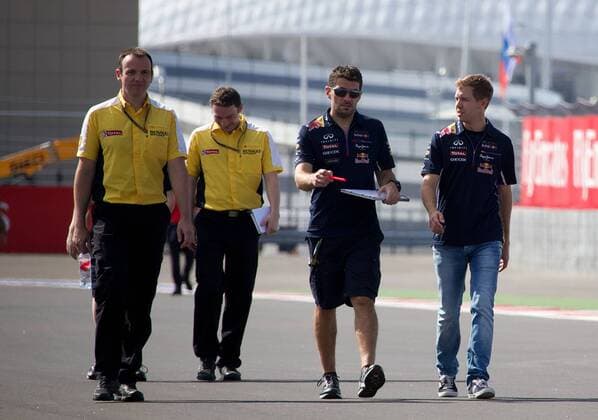 Rocky, Guillaume Rocquelin, Vettel Renningenieur, Sebastian Vettel; Red Bull Racing, formula 1 GP, Russian in Sochi, 10.10.2014 Photo:mspb Vladislav Larkin Guillaume Rocquelin, Sebastian Vettel; formula 1 GP, Russian;