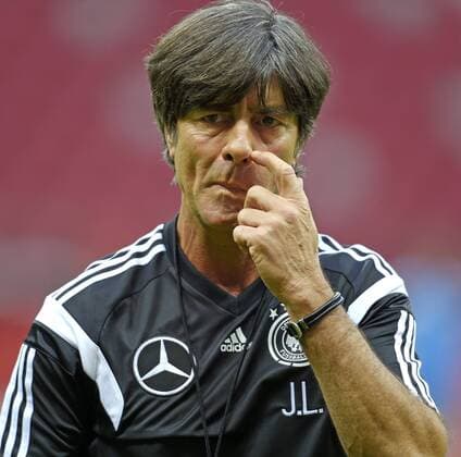 10.10.2014, Fussball Deutsche Nationalmannschaft, Training in Warschau (Polen) im Nationalstadion. Bundestrainer Joachim Löw (Deutschland) nachdenklich. 