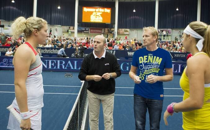 TENNIS - WTA, Generali Ladies Linz LINZ,AUSTRIA,10.OCT.14 - TENNIS - WTA Tennis Damen Tour, Generali Ladies Linz. Image shows Anna-Lena Friedsam (GER), chair umpire Gianluca Moscarella (ITA), a contest winner and Stefanie Vögele (SUI). 