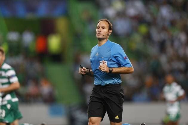 Antonio Mateu Lahoz (Referee), SEPTEMBER 30, 2014 - Football Soccer : UEFA Champions League Group G match between Sporting Clube de Portugal 0-1 Chelsea FC at the Estadio Jose Alvalade in Lisbon, Portugal. Noxthirdxpartyxsales  (heha015238)