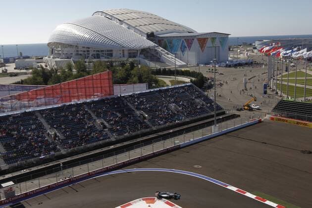 Motorsports: FIA Formula One World Championship 2014, Grand Prix of Russia, 44 Lewis Hamilton (Mercedes AMG Petronas F1 Team), xHOCHxZWEIx