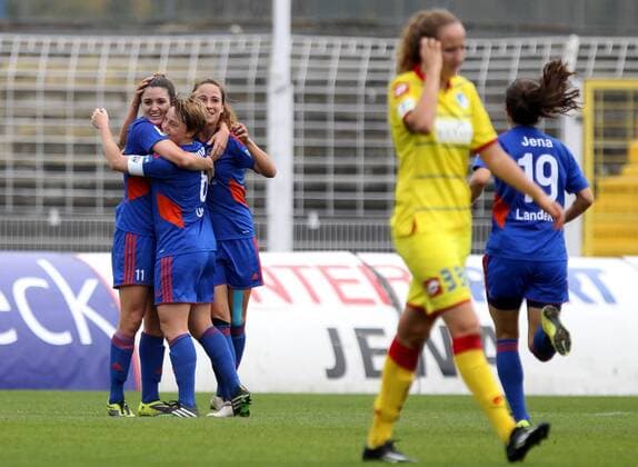 GER, 1.Bundesliga, Frauen, FF USV Jena vs TSG 1899 Hoffenheim 11.10.14, Jena, Ernst-Abbe-Sportfeld, GER, Allianz Frauen Bundesliga 1.Bundesliga, Frauen, Saison 2014 2015, 07.Spieltag, FF USV Jena vs TSG 1899 Hoffenheim im Bild Torjubel Christina Julien, hier mit Susann Utes und Julia Arnold (Jena) nach dem Tor zum 1:0