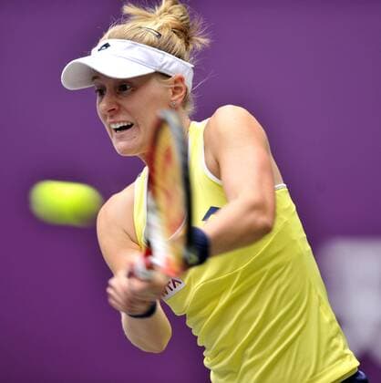 Alison Riske of the United States returns a shot during the women s singles final at the 2014 Tianjin Open tennis tournament in Tianjin, north China, on Oct. 12, 2014. (SP)CHINA-TIANJIN-TENNIS-WTA-OPEN YuexYuewei 