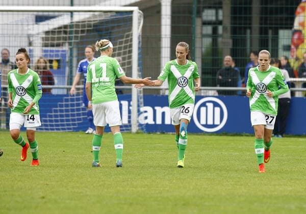 SC Sand - VfL Wolfsburg Jubel Frauen VfL Wolfsburg, von li. Lina MAGULL, Alexandra POPP, Caroline HANSEN und Isabel KERSCHOWSKI, VfL Wolfsburg, quer, Fußball, Frauen, Allianz-Frauen-Bundesliga Saison 2014 2015