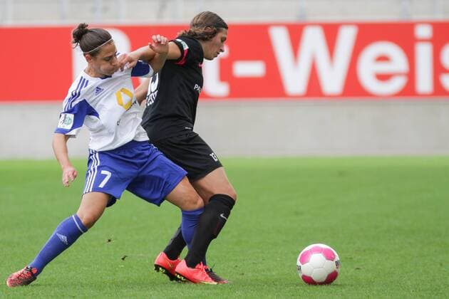v.li.: Veronica Boquete Giadans (1. FFC Frankfurt), Charline Hartmann (SGS Essen), Zweikampf, Duell, duel, tackle, Dynamik, Action, Aktion, Fussball, Allianz Frauen-Bundesliga, SGS Essen - 1. FFC Frankfurt, xozx