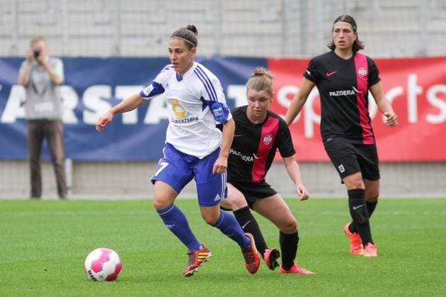 v.li.: Veronica Boquete Giadans (1. FFC Frankfurt), Linda Dallmann (SGS Essen), Charline Hartmann (SGS Essen), Fussball, Allianz Frauen-Bundesliga, SGS Essen - 1. FFC Frankfurt, xozx