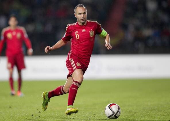 Andres Iniesta (Spanien - Spain 6) Freisteller, Einzelbild, Aktion, Ganzkörper Fussball EM-Qualifikation 2016, European Qualifiers, Saison 2014-2015 12.10.2014 Luxemburg - Spanien (Luxembourg vs Spain) Stade Josy Barthel, Luxemburg