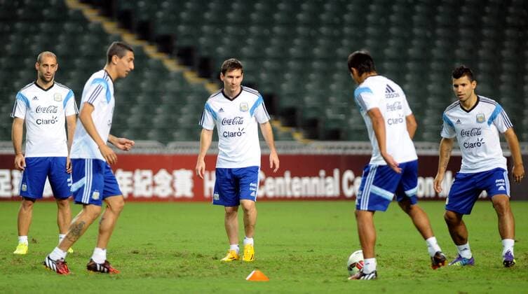 Argentina s national soccer team player Lionel Messi (C) and teammates take part in a training session one day ahead of a friendly soccer match against Hong Kong of China in Hong Kong, Oct. 13, 2014. ) (SP)CHINA-HONG KONG-FOOTBALL-FRIENDLY-TRAINING LoxPingxFai 