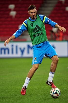 (141013) -- SINGAPORE, Oct. 13, 2014 -- Mike Havenaar of Japan attends a training session at Singapore s National Stadium in Singapore, Oct. 13, 2014.(SP)SINGAPORE-JAPAN-FOOTBALL-TRAINING ThenxChihxWey 