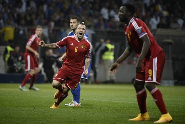 - ZENICA, BOSNIA AND HERZEGOVINA: Belgium s Radja Nainggolan celebrates after scoring the 1-1 goal during a Euro 2016 qualification match between Belgian national soccer team Red Devils and Bosnia and Herzegovina in the Bilino Polje stadium, Monday 13 October 2014, in Zenica, Bosnia and Herzegovina. DIRKxWAEM  Aufmacher premiumd 26656