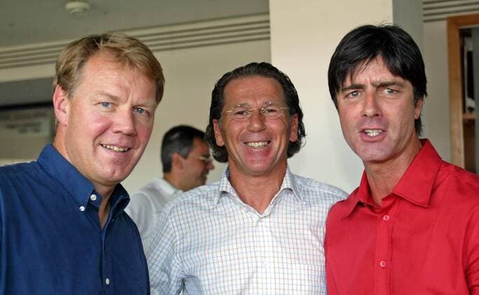 VfB Stuttgart 08.08.2004, 1. Fussball-Bundesliga, VfB Stuttgart - FSV Mainz 05 (4:2): v.l. Dr. Achim Egner, Walter Kelsch, Joachim Löw.