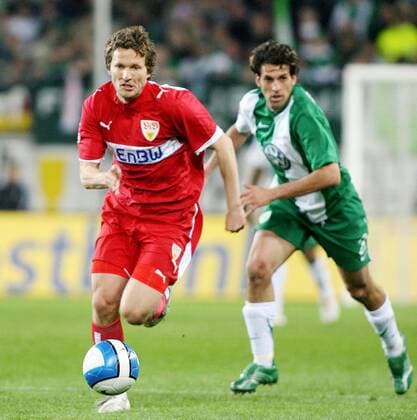 VfB Stuttgart 18.04.2007, Fussball, DFB -Pokal Halbfinale 2006 2007, VfL Wolfsburg - VfB Stuttgart (0:1): v.l. Benjamin Lauth (VfB Stuttgart), Facundo Quiroga (VfL Wolfsburg).