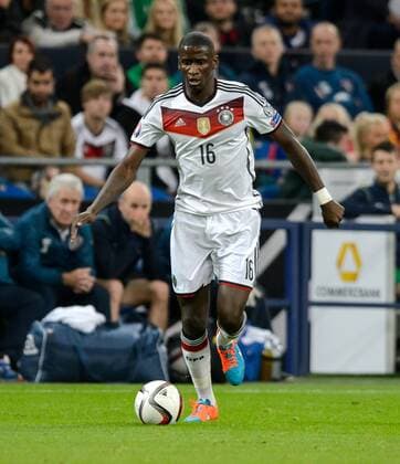 14. Oktober 2014: Gelsenkirchen, Fussball EM-Qualifikation: Deutschland - Irland: Deutschlands Antonio Rüdiger am Ball.