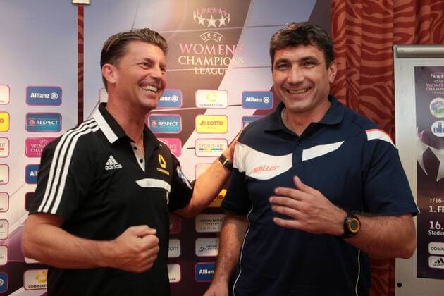 Frauenfußball. Pressekonferenz des 1. FFC Frankfurt am Mittwoch (16.10.2014) zum Rückspiel im Sechzehntelfinale der UEFA Champions League gegen WFC BIIK-Kazygurt. Cheftrainer Colin Bell (1. FFC Frankfurt, links), Trainer Kaloyan Petkov (WFC).