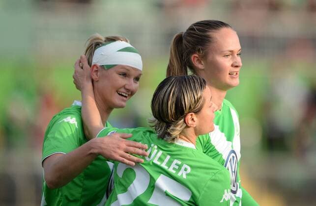 v.l.: Alexandra Popp, Martina Müller, Caroline Hansen (WOB), Jubel, Fussball, Champions League der Frauen, VfL Wolfsburg-Stabaek FK, xjkx