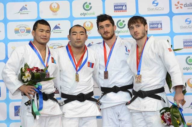 Gold medallist Nyam Ochir Sainjargal of Mongolia (2nd,L), his compatriot silver medallist Tsagaanbaatar Khashbaatar(1st, L) pose for photos during the award ceremony for Men s -73KG match at Tashkent 2014 Judo Grand Prix in Tashkent, Uzbekistan, on Oct. 17, 2014. ) (SP)UZBEKISTAN-TASHKENT-JUDO GRAND PRIX Sadat 