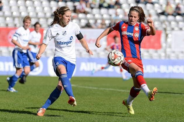Fussball, Allianz Frauen-Bundesliga, FC Bayern München - SC Sand, v.li.: Rebekah Ashley Stott (SC Sand Damen) Melanie Leupolz (FC Bayern München Damen) im Zweikampf, Duell, duel, tackle, Dynamik, Action, Aktion , xslx