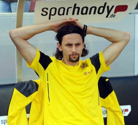 1. FC Köln - Borussia Dortmund 2:1 18.10.2014 Neven Subotic (BVB) auf der Ersatzbank, verschränkt die Arme hinter dem Kopf HM