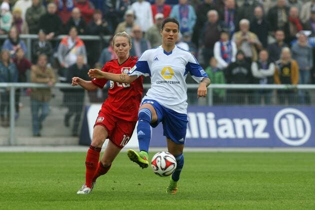 Allianz Frauen-Bundesliga, 8. Spieltag: 1. FFC Frankfurt - Bayer 04 Leverkusen am Sonntag (19.10.2014) im Stadion am Brentanobad in Frankfurt am Main. TURID KNAAK (Bayer 04 Leverkusen, L), Dzsenifer Marozsan (1. FFC Frankfurt).