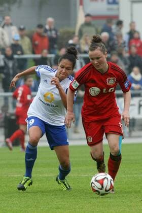 Allianz Frauen-Bundesliga, 8. Spieltag: 1. FFC Frankfurt - Bayer 04 Leverkusen am Sonntag (19.10.2014) im Stadion am Brentanobad in Frankfurt am Main. Celia Sasic (1. FFC Frankfurt, L), MARINA HEGERING (Bayer 04 Leverkusen).