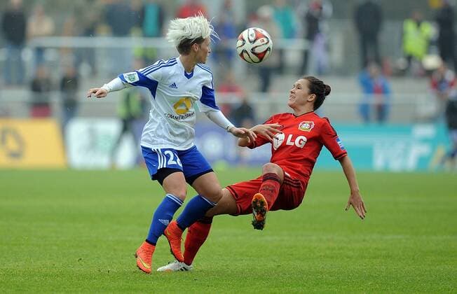 19.10.2014, xpsx, Fussball 1.Bundesliga Damen, 1.FFC Frankfurt - Bayer 04 Leverkusen, v.l. Jessica Fishlock (1.FFC Frankfurt), Fracesca Weber (Bayer 04 Leverkusen)