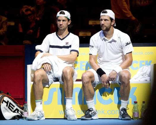 Erste Bank Open 2014 ,HerrenTennis Turnier, ATP Tournament, Wien,Österreich, Doppel Finale, L.-R. Philipp Petzschner (GER) und Jürgen Melzer (AUT) sitzen auf der Bank während der Spielpause,Ganzkörper,Querformat