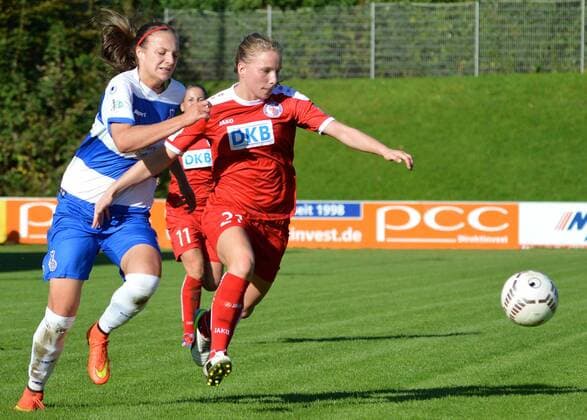 19.10.2014, xmlx, Fussball 1.Bundesliga Frauen, MSV Duisburg - Turbine Potsdam, v.l. Lucie Vonkova (MSV), Jennifer Cramer, Tabea Kemme (beide Potsdam);