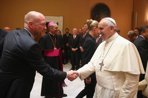 VATICAN CITY, VATICAN - OCTOBER 22: Pope Francis talks to Matthias Sammer, Sporting director of FC Bayern Muenchen during a private audience with his team of FC Bayern Muenchen in the Palace of the Vatican on October 22, 2014 in Vatican City, Vatican.