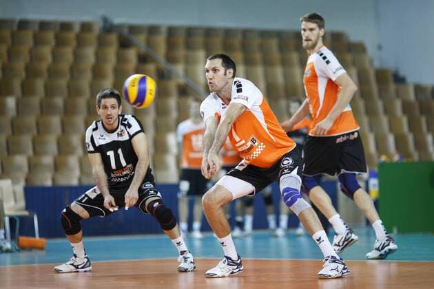 Berlin, Deutschland, 22.10.2014: Volleyball Bundesliga Saison 2014 2015 - VC Olympia Berlin - BR Volleys. v.li. Martin Krystof (BR Volleys 11), Scott Joseph Touzinsky (BR Volleys 1), Christian Dünnes Duennes (BR Volleys 16)