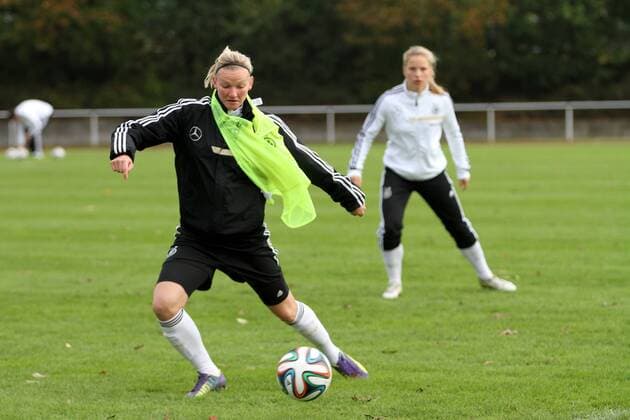 23.10.2014 Offenbach, Wiener Ring, DFB Training Deutsche Frauen-Nationalmannschaft vor dem Länderspiel Aktion Alexandra Popp (GER) Fussballerin des Jahres