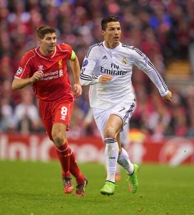 PROPAGANDA20141023 Football - soccer: UEFA Champions League, Liverpool FC - Real Madrid CF, Real Madrid CF s Cristiano Ronaldo in action against Liverpool s captain Steven Gerrard during the UEFA Champions League Group B match at Anfield. (Hinweis: Verwendung nur in Deutschland, Österreich oder Schweiz - only Germany, Austria and Switzerland) xHOCHxZWEIx xPropagandax 