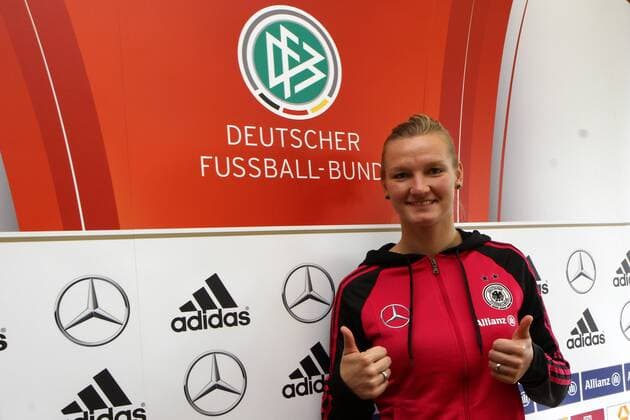 23.10.2014 Offenbach, Rathaus DFB Pressekonferenz Deutsche Frauen-Nationalmannschaft vor dem Länderspiel Deutschland gegen Frankreich Einzelbild Alexandra Popp (GER)