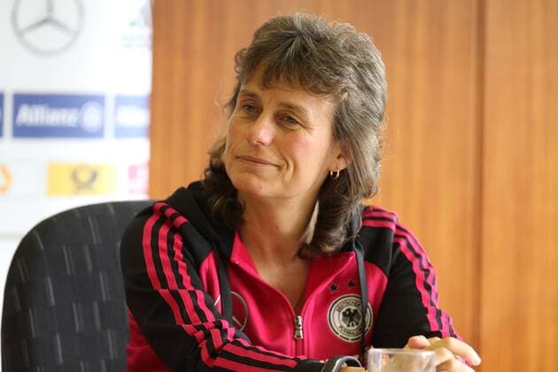 23.10.2014 Offenbach, Rathaus DFB Pressekonferenz Deutsche Frauen-Nationalmannschaft vor dem Länderspiel Deutschland gegen Frankreich Einzelbild Co-Trainerin Ulrike Ballweg (GER)