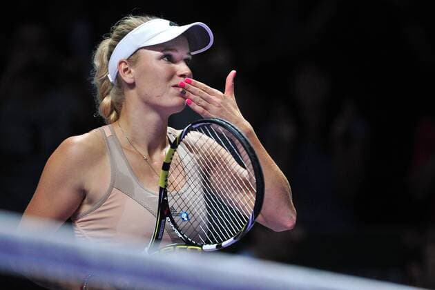 Denmark s Caroline Wozniacki greets the spectators after the round robin match at the WTA Tennis Damen Finals at the Singapore Indoor Stadium, Oct. 24, 2014. ThenxChihxWey 