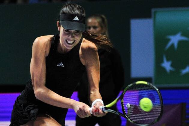 Serbia s Ana Ivanovic returns the ball during the round robin match at the WTA Tennis Damen Finals at the Singapore Indoor Stadium, Oct. 24, 2014. ) ThenxChihxWey 