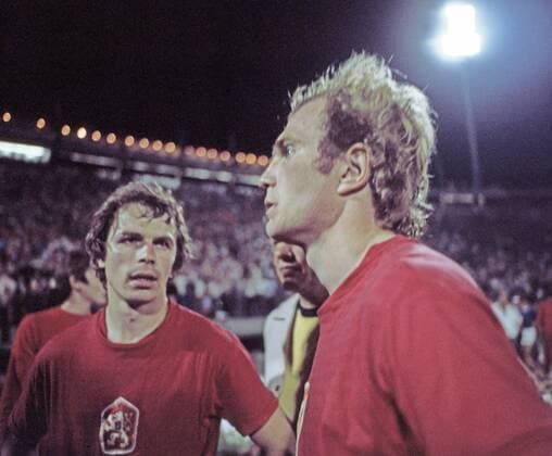 Fußball, EM Finale 1976 in Belgrad, Tschechoslowakei - Deutschland 5:3 i. E UEFA EM 1976 20.06.1976, Fussball, UEFA EM Europameisterschaft 1976 in Jugoslawien, Finale, CSSR Tschechoslowakei - BRD Deutschland (DFB) (7:5 n.E.): v.l. Bernard Diez, Uli Hoeneß (beide Deutschland).
