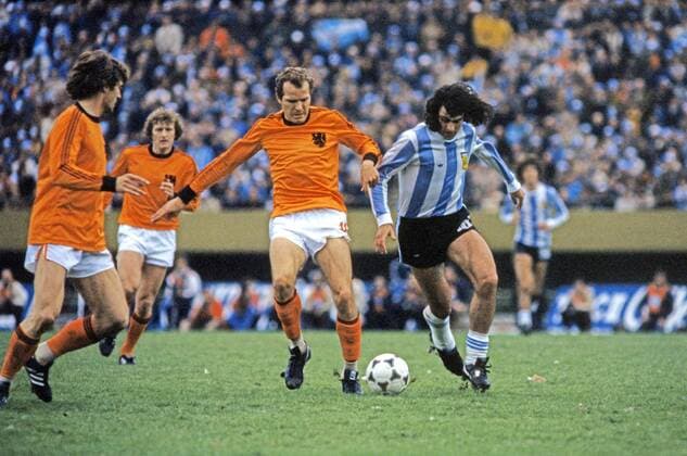 FIFA WM 1978 25.06.1978, Fussball, FIFA WM 1978 in Argentinien, Finale, Argentinien - Niederlande (3:1 n.V.): re. Mario Kempes (Argentinien).
