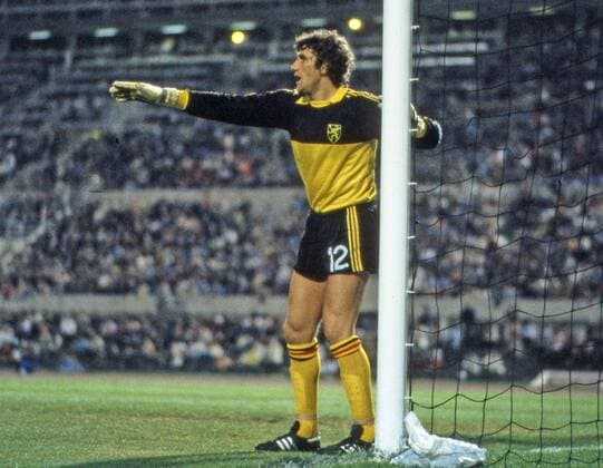 22.06.1980 22.06.1980, Fussball Europameisterschaft 1980 in Italien, Finale, BRD Deutschland (DFB) - Belgien (2:1): Jean-Marie Pfaff (Belgien).