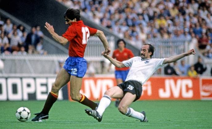 FIFA WM 1982 02.07.1982, Fussball, FIFA WM 1982 in Spanien, 2. Finalrunde Gruppe B, Spanien - BRD Deutschland (DFB) (1:2): v.l. Urquiaga (Spanien), Ulrich Stielike (Deutschland).