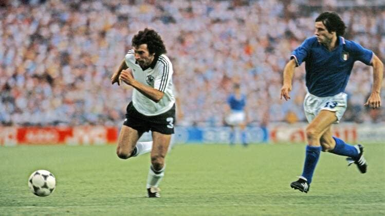 FIFA WM 1982 11.07.1982, Fussball, FIFA WM 1982 in Spanien, Finale, Italien - BRD Deutschland (DFB) (3:1): v.l. Paul Breitner (Deutschland), Gabriele Oriali (Italien).