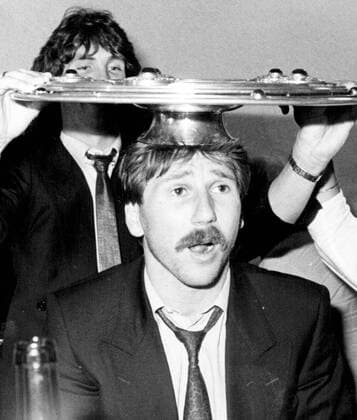 VfB Stuttgart 27.05.1984, 1. Fussball-Bundesliga, VfB Stuttgart Meistefeier 1984: Walter Kelsch mit der Meisterschale.