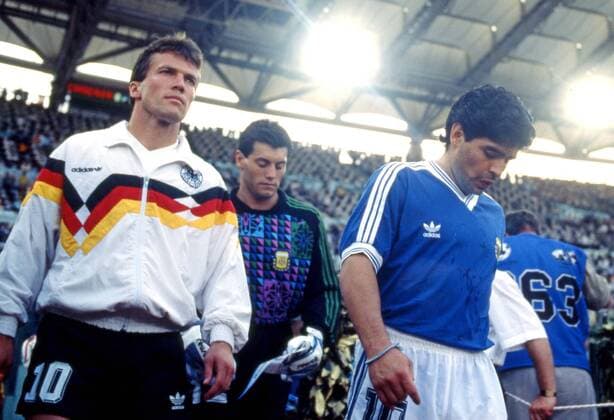 FIFA WM 1990 08.07.1990, Fussball, FIFA WM 1990 in Italien, Finale, DFB Deutschland - Argentinien (1:0): v.l. Lothar Matthäus (DFB Deutschland), Sergio Javier Goycochea, Diego Armando Maradona (beide Argentinien).