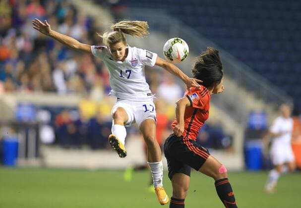 October 24 2014: Tobin Heath (17) of the USA heads while being challenged by Liliana Mercado (6) of Mexico during a CONCACAF Women s World Cup semi-final qualifier at PPL Park, in Chester PA. USA won 3-0. SOCCER: OCT 24 CONCACAF Women s World Cup Qualifier - USA v Mexico Icon25514102403 EDITORIAL USE ONLY