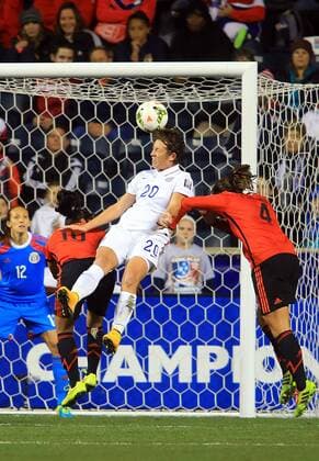 October 24 2014: Abby Wambach (20) of the USA heads the ball between Sandra Stephany Mayor (10) and Alina Garciamendez (4) of Mexico during a CONCACAF Women s World Cup semi-final qualifier at PPL Park, in Chester PA. USA won 3-0. SOCCER: OCT 24 CONCACAF Women s World Cup Qualifier - United States v Mexico Icon25514102434 EDITORIAL USE ONLY
